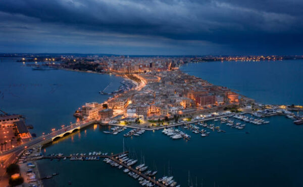 Nel mare di Taranto in barca didattica - immagine 4