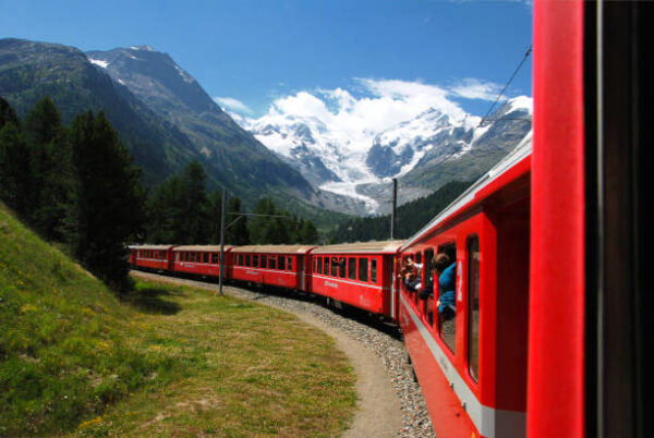 Tour Lombardia e Svizzera con la fantastica esperienza del Trenino rosso del Bernina