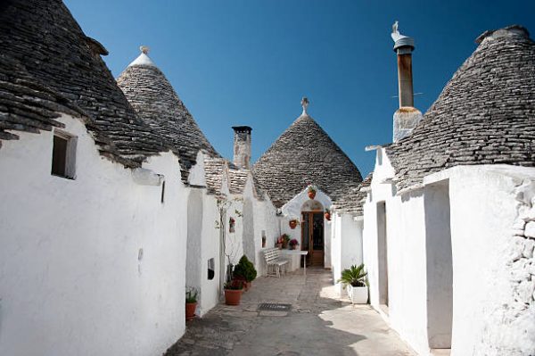 Visitare Alberobello con pernottamento e colazione all'interno di un Trullo, 02 giorni e 01 notte, a € 150,00 a persona - immagine 9