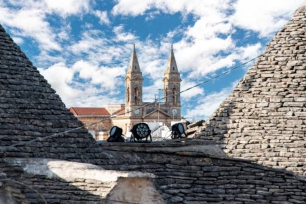Visitare Alberobello con pernottamento e colazione all'interno di un Trullo, 02 giorni e 01 notte, a € 150,00 a persona - immagine 2